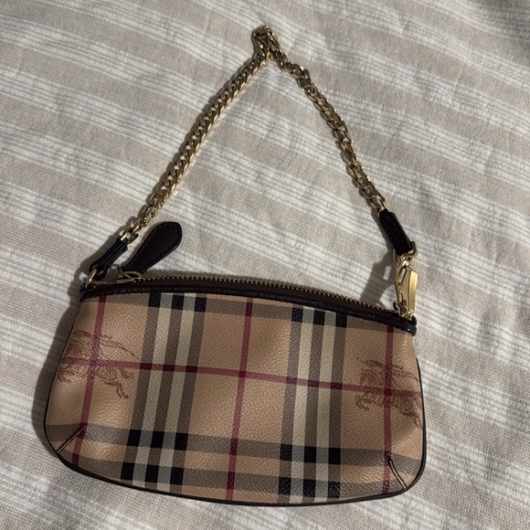 Burberry wristlet with chain - Picture 6 of 11